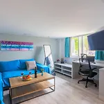 Electra Modern Apartment With Cozy Garden